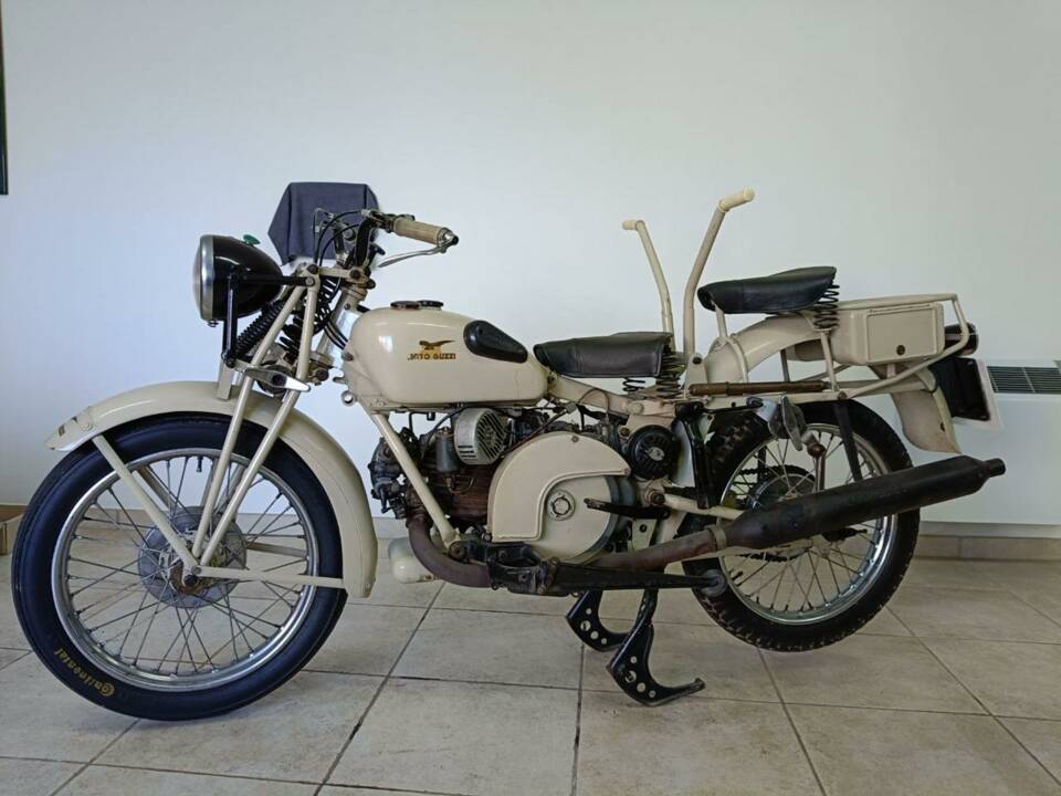 Image 11/36 of Moto Guzzi DUMMY (1976)