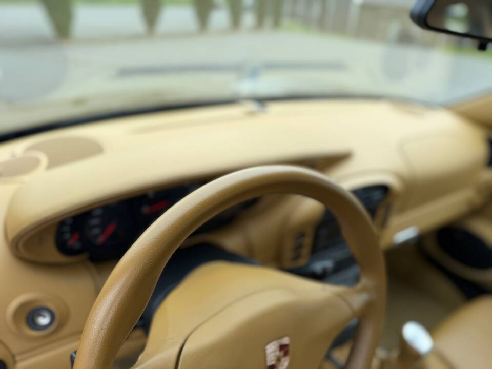 Image 25/42 de Porsche 911 Carrera 4S (2003)