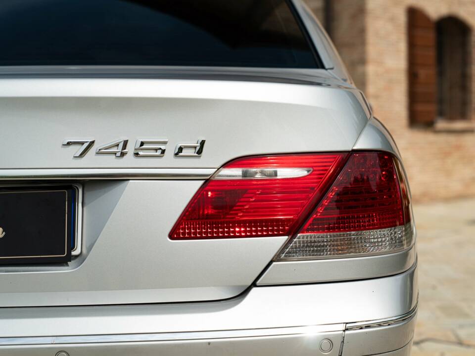 Bild 20/50 von BMW 745d (2005)
