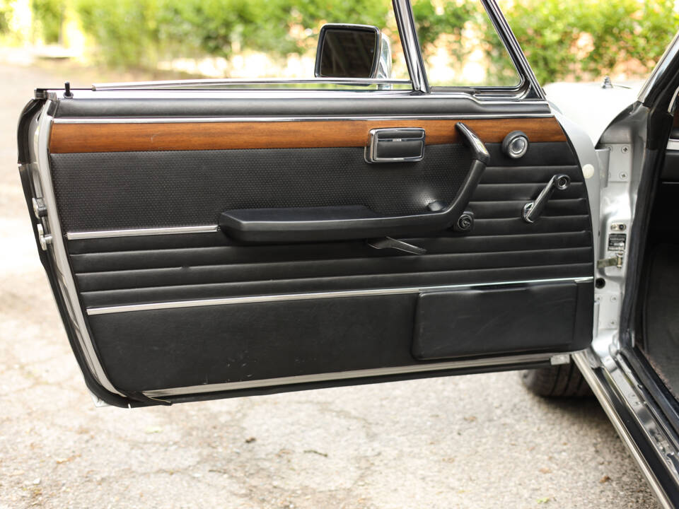 Image 15/95 of BMW 3.0 CSi (1975)