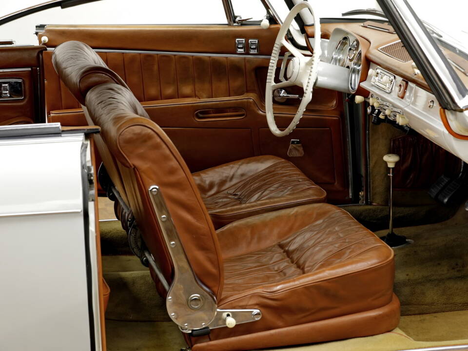 Image 21/28 of BMW 503 (1959)