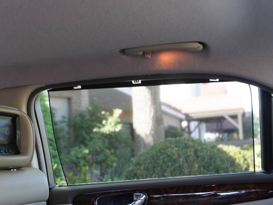 Imagen 35/77 de Jaguar XJ 8 4.2 (2005)