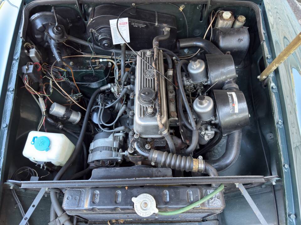 Image 19/23 de MG MGB GT (1972)