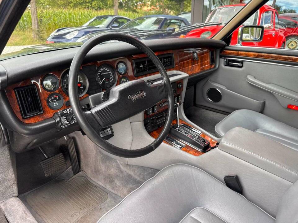 Image 13/20 de Daimler Double Six (1993)
