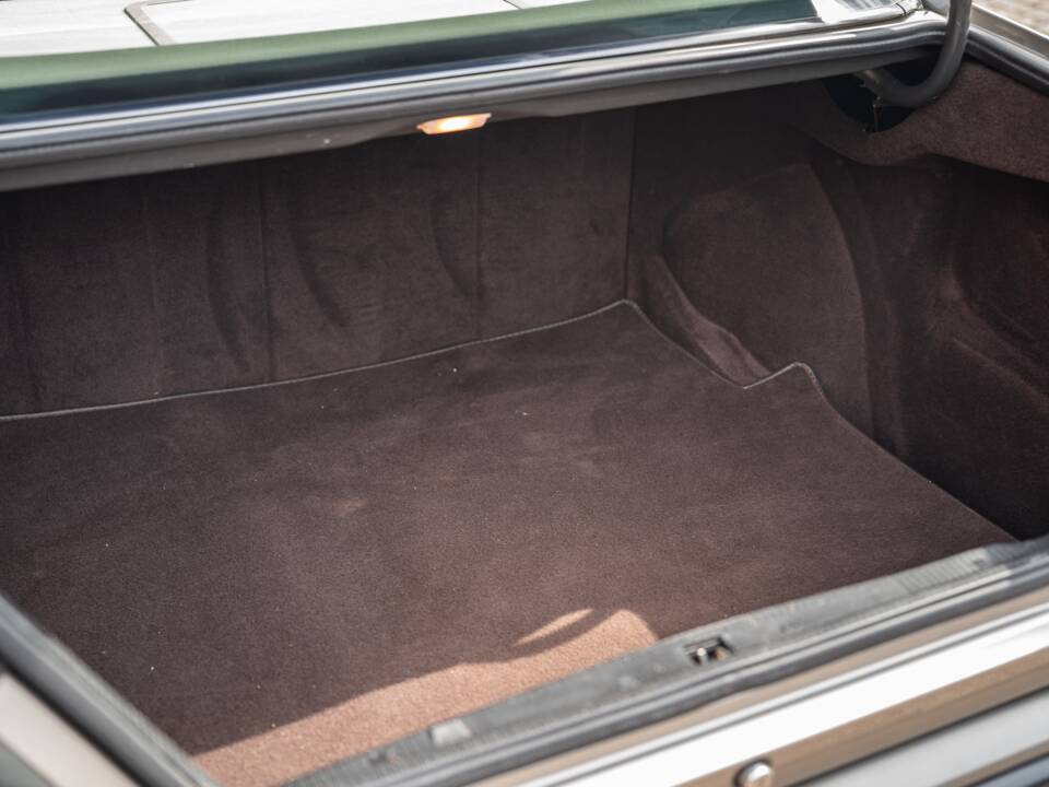 Afbeelding 20/63 van Mercedes-Benz 230 CE (1988)