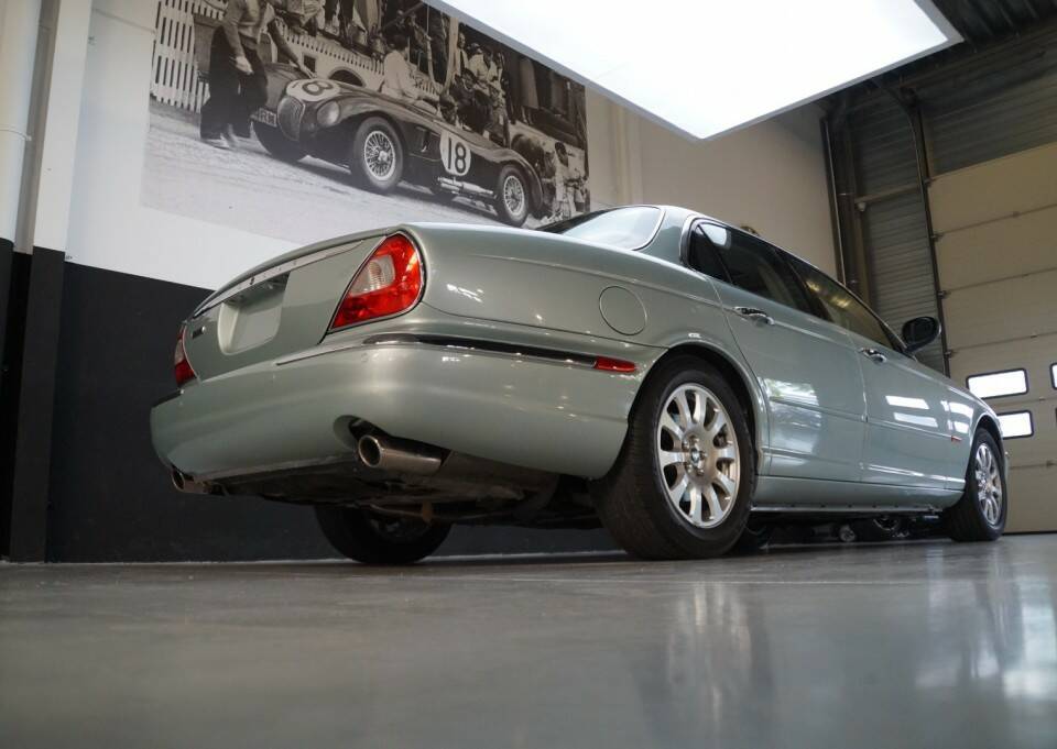 Image 34/46 of Jaguar XJ 8 4.2 (2004)