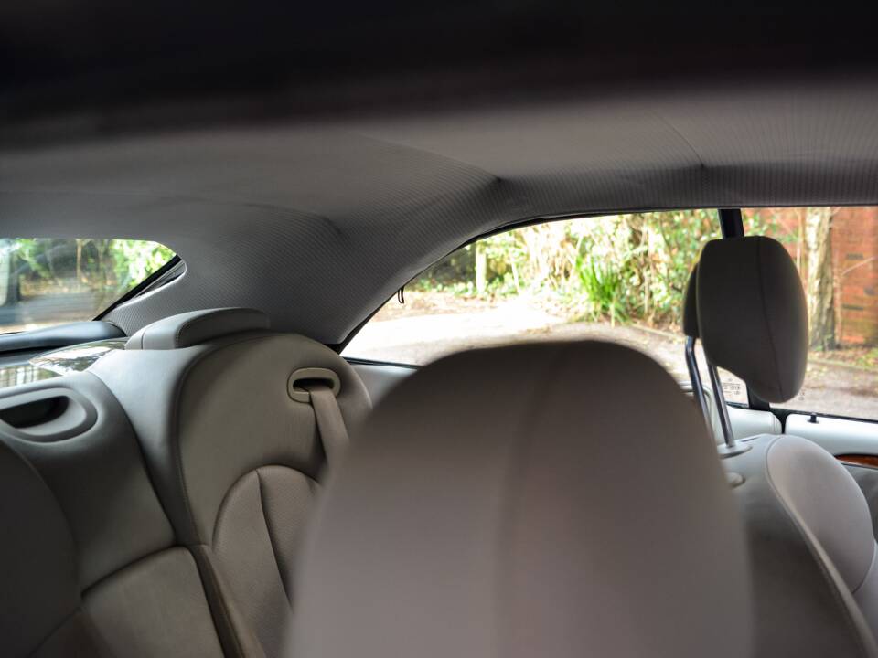 Image 40/46 de Mercedes-Benz CLK 500 (2004)