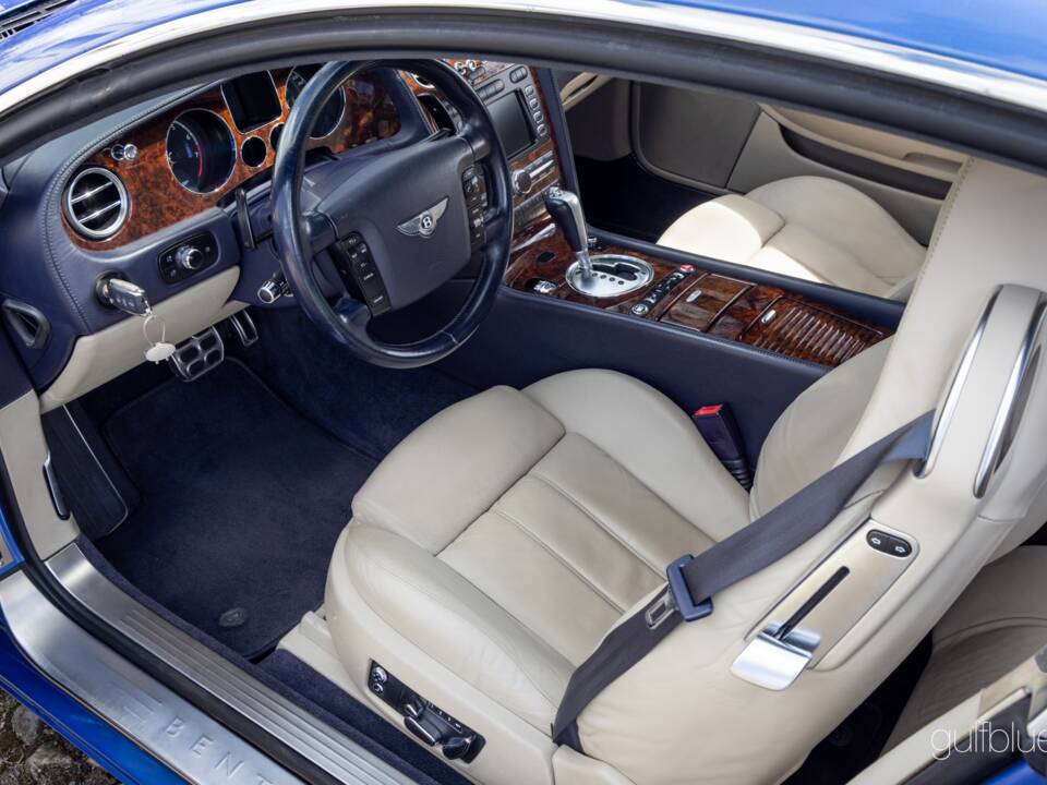 Image 24/75 of Bentley Continental GT (2004)