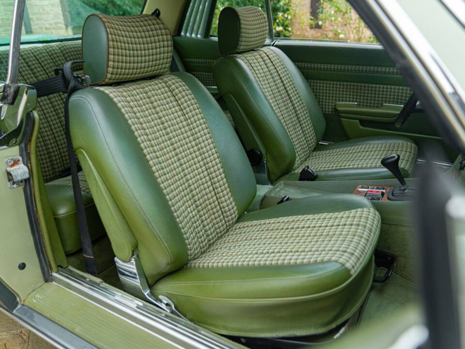 Image 29/50 of Mercedes-Benz 500 SLC (1984)