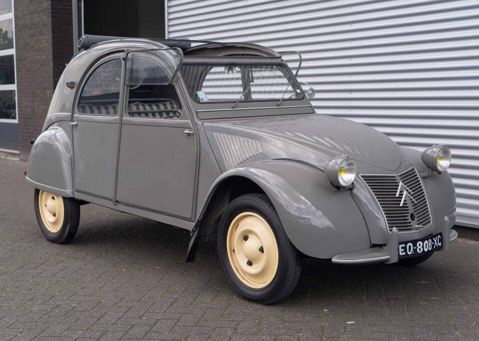 Afbeelding 1/8 van Citroën AU (1953)