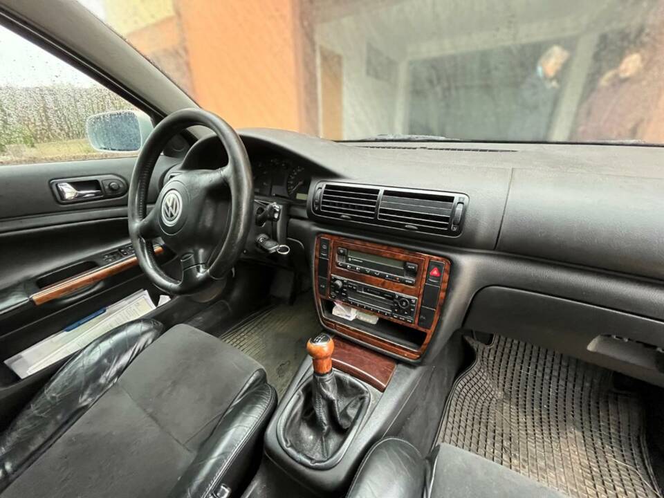 Image 16/20 de Volkswagen Passat Variant 1.9 TDI (1999)