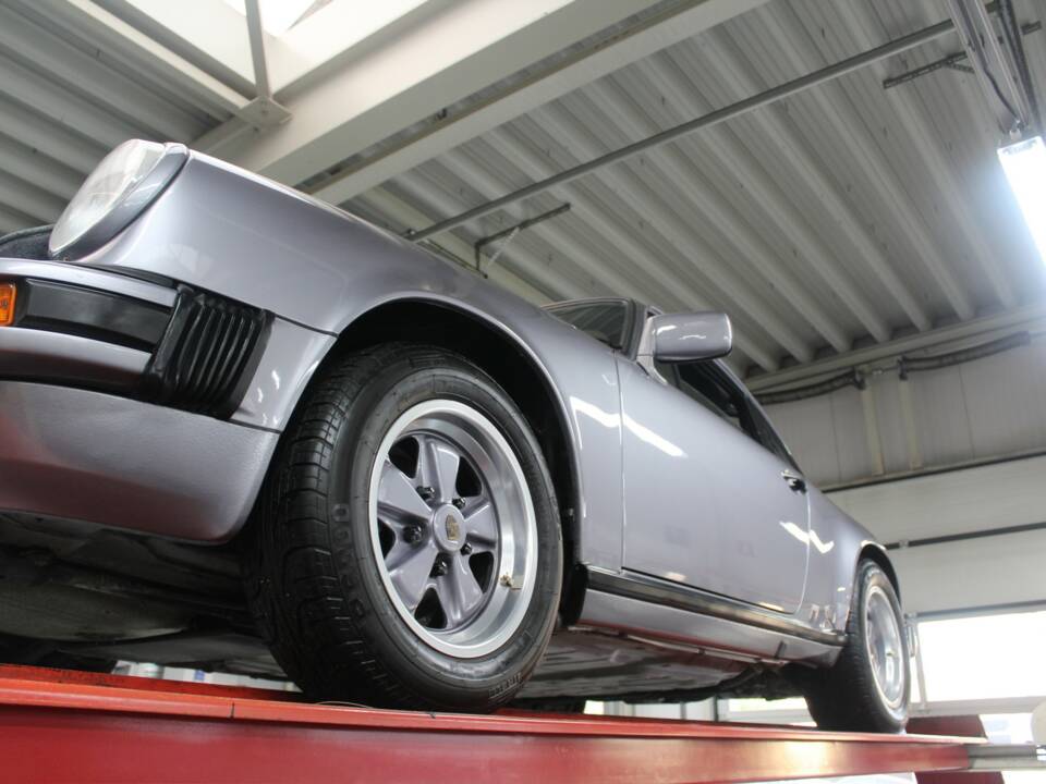 Bild 15/50 von Porsche 911 Carrera 3.2 "25 Jahre 911" (1988)