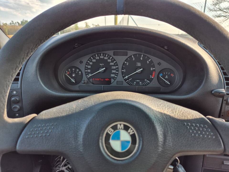 Image 27/49 of BMW 318is "Class II" (1994)