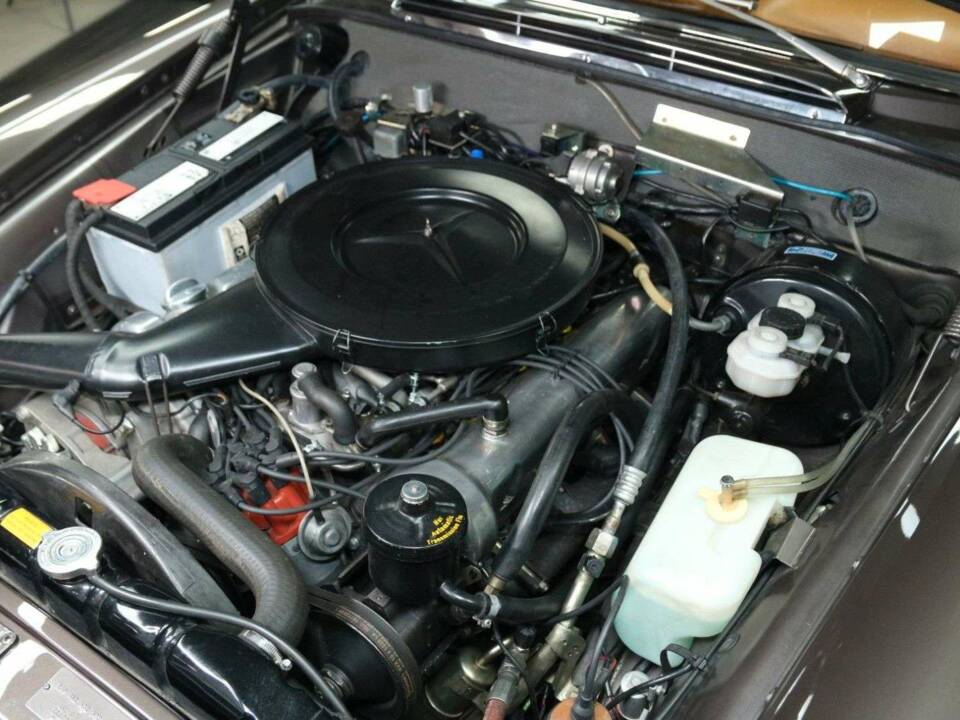 Image 24/30 of Mercedes-Benz 280 SE 3,5 (1970)