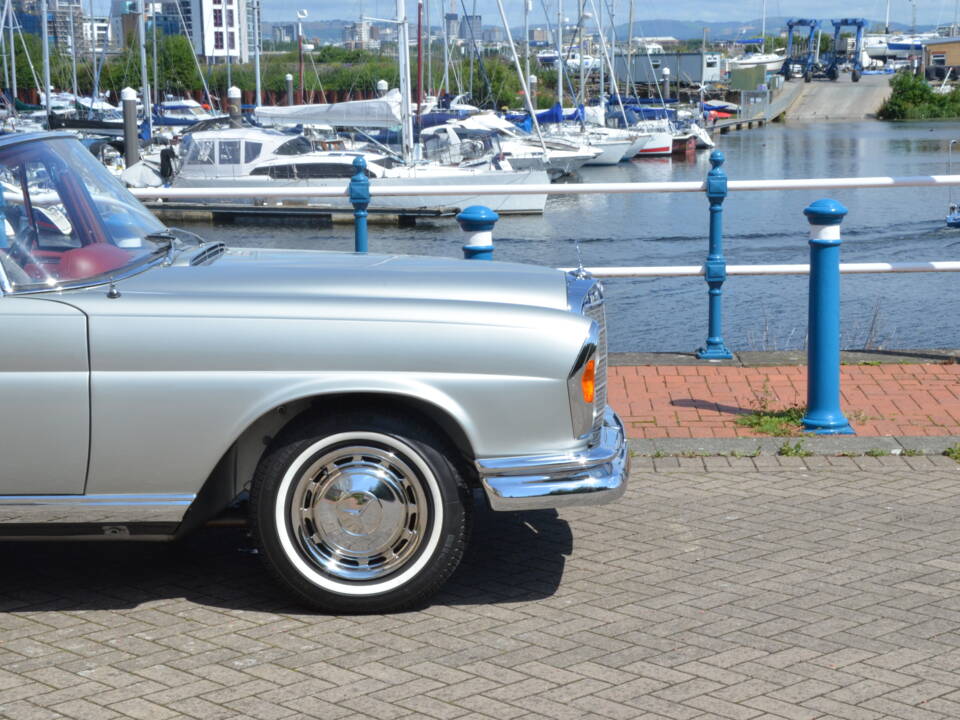 Image 4/32 of Mercedes-Benz 280 SE (1969)