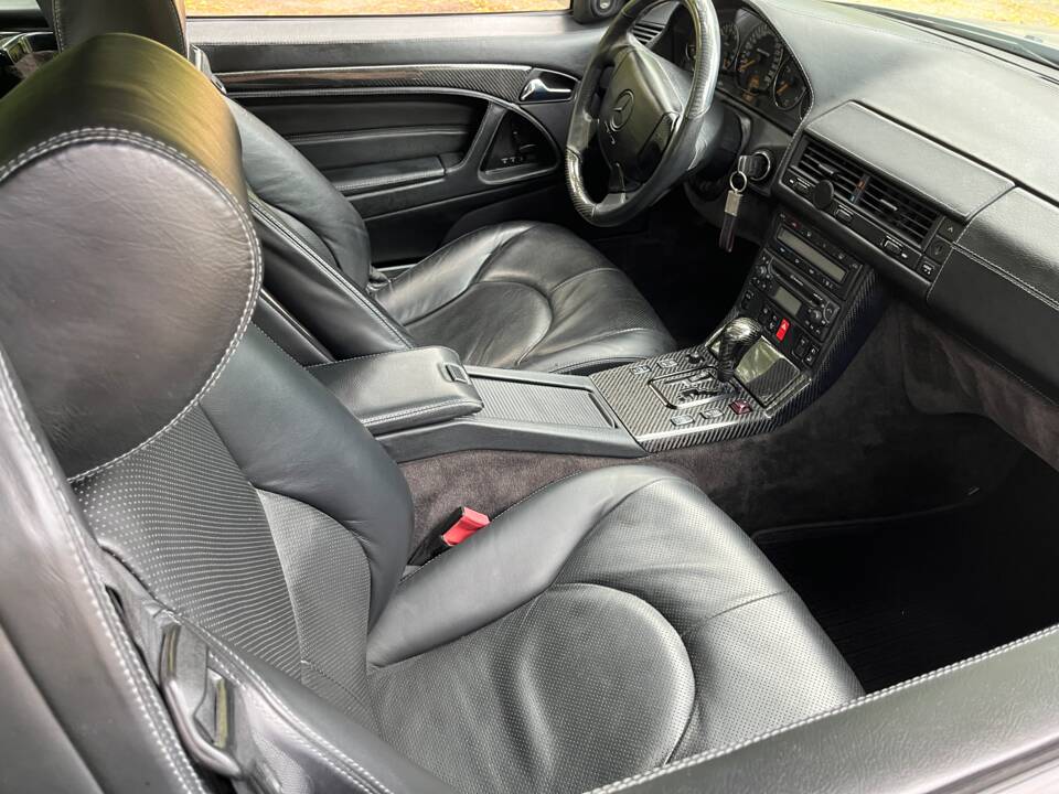 Image 15/21 of Mercedes-Benz SL 55 AMG (1999)