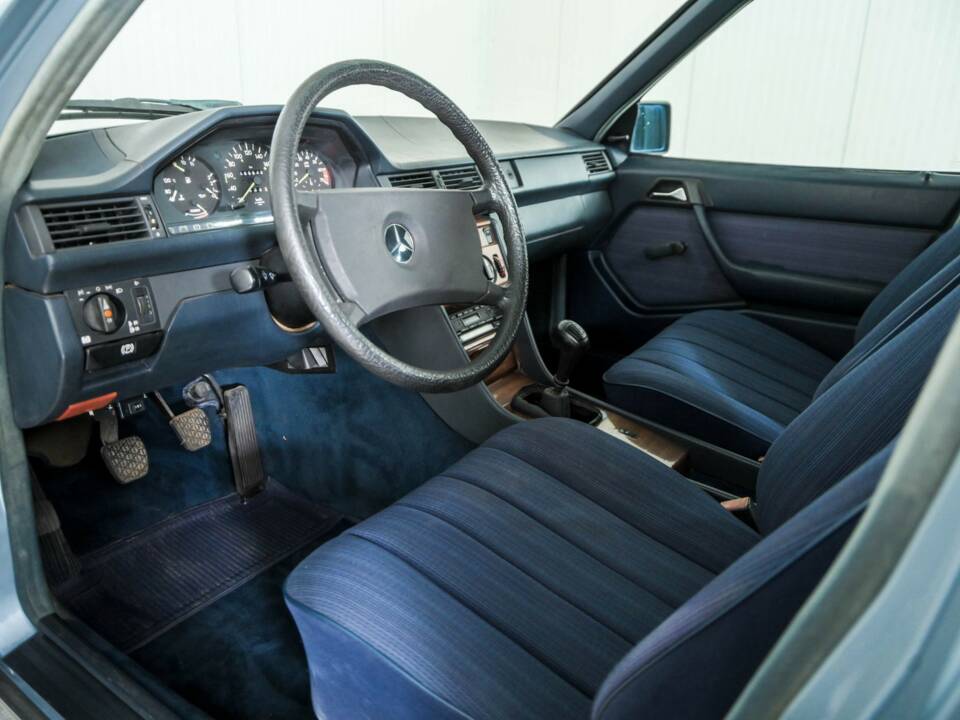 Bild 11/50 von Mercedes-Benz 230 E (1985)