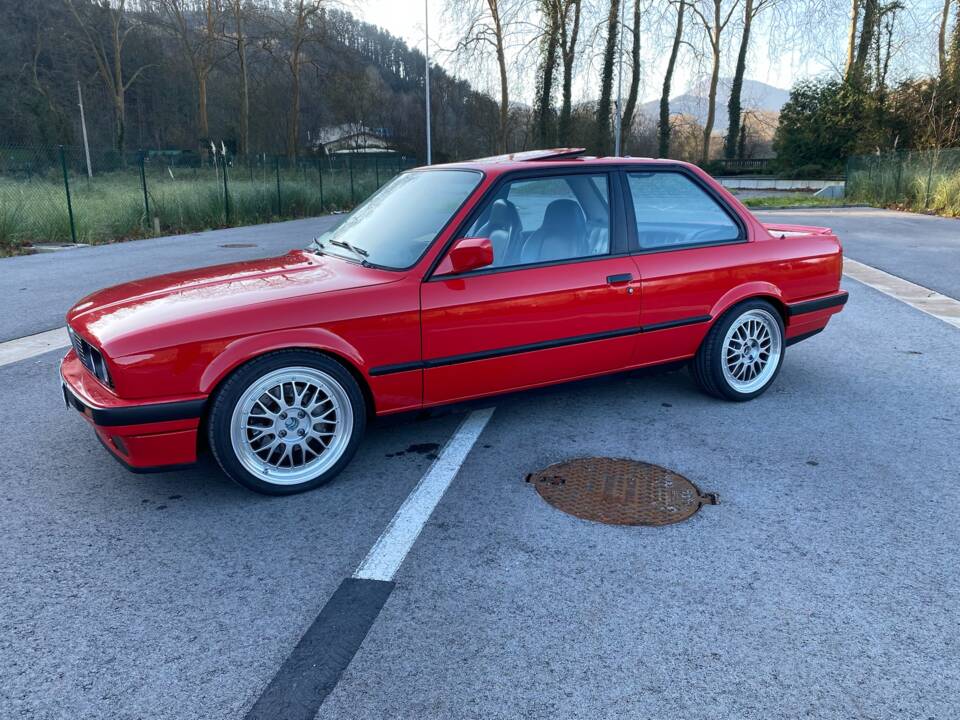 Image 118/180 de BMW 316i (1989)