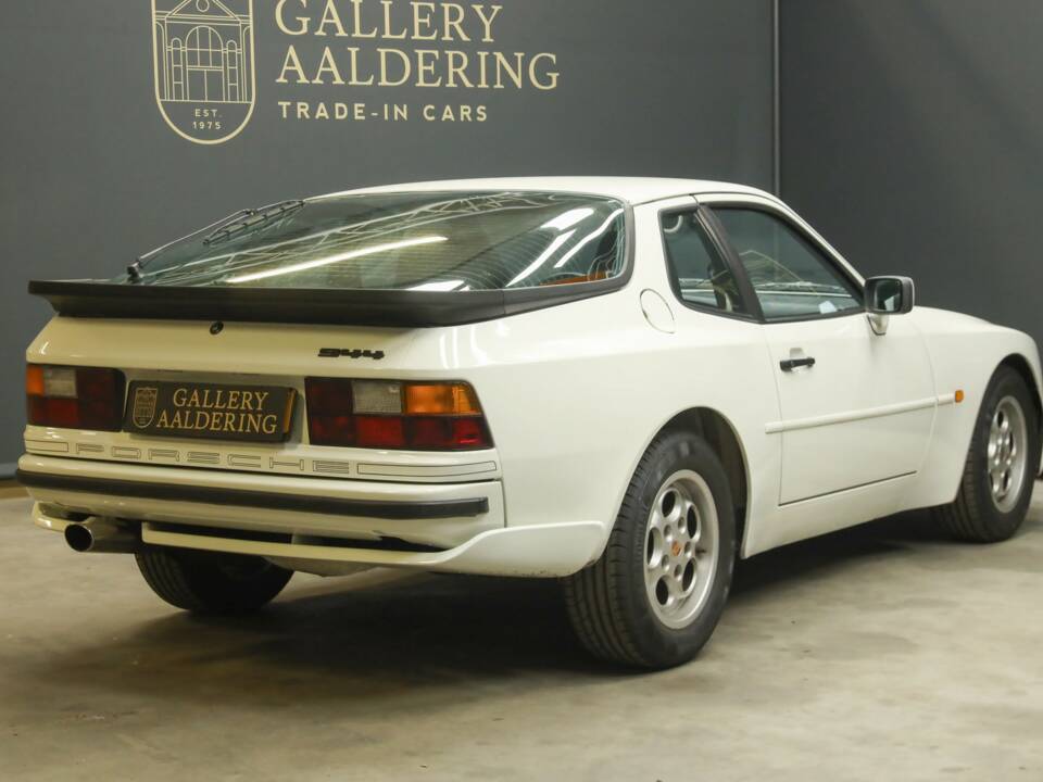 Obraz 34/50 pojazdu Porsche 944 (1986)