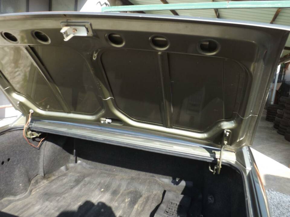 Image 45/49 of Peugeot 504 Coupé (1981)