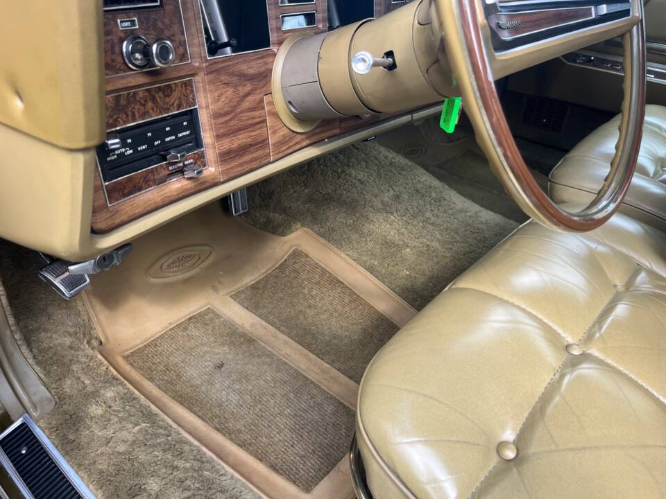 Afbeelding 17/24 van Lincoln Continental Mark IV (1974)