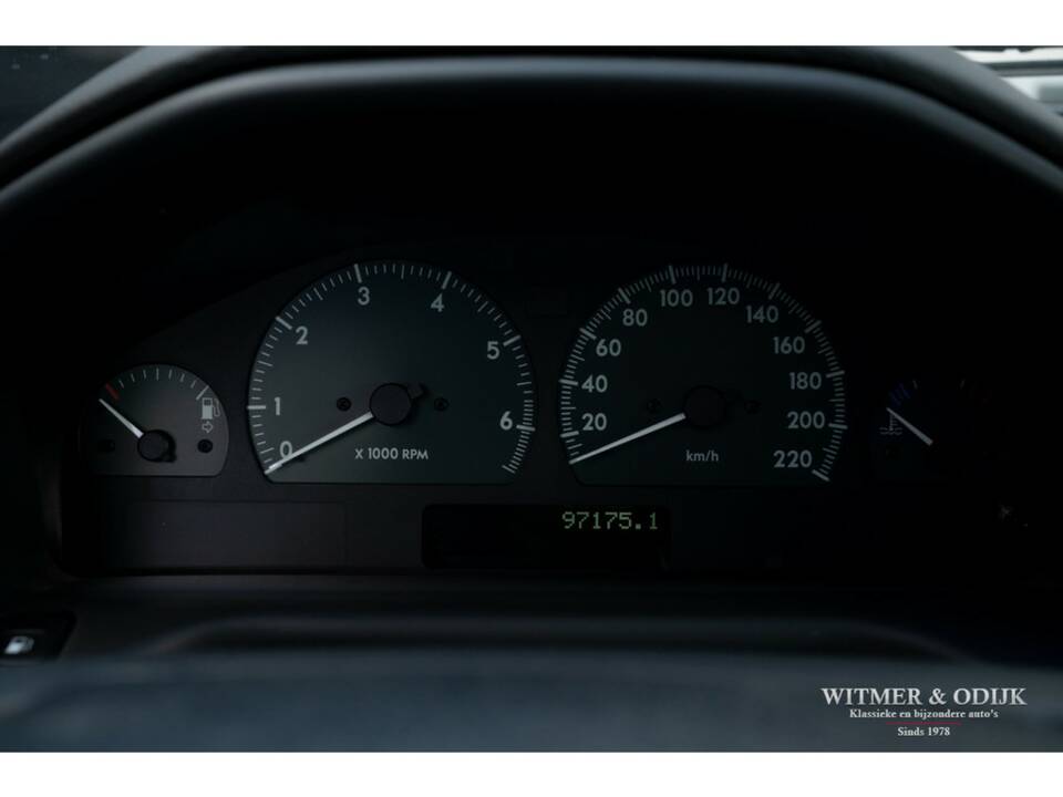 Bild 18/28 von Land Rover Range Rover 4.6 HSE (2000)