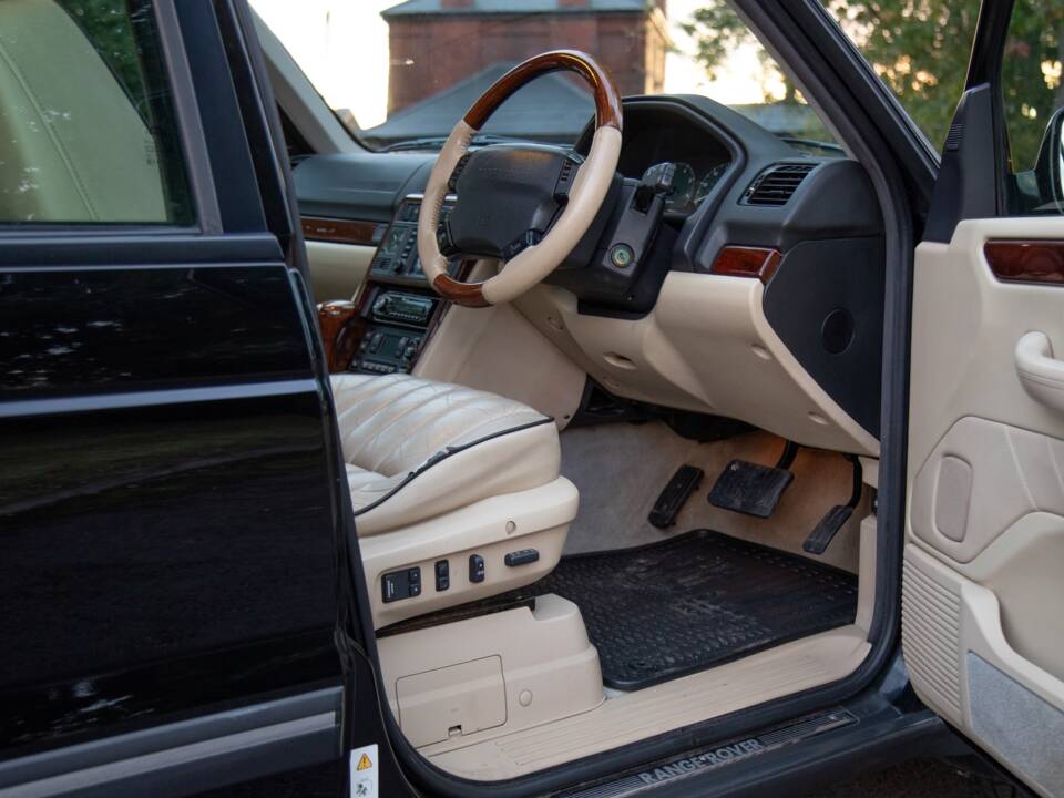 Immagine 4/50 di Land Rover Range Rover 4.6 Vogue (2001)
