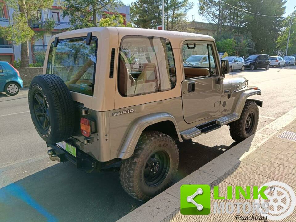 Image 4/10 of Jeep Wrangler 2.5L (1989)