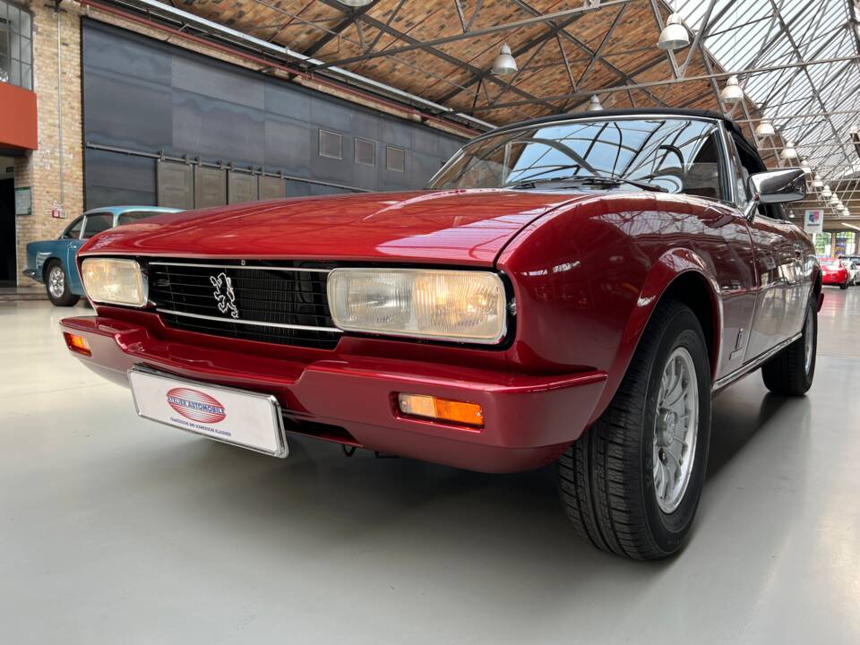 Image 2/28 of Peugeot 504 Convertible (1981)