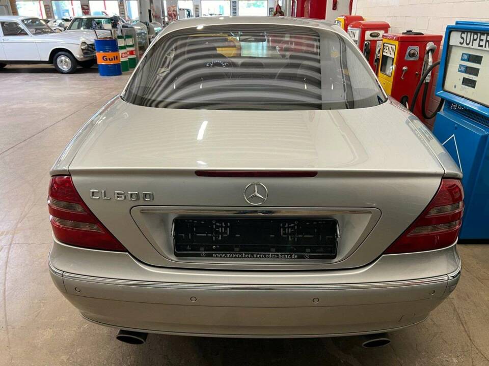 Image 16/18 de Mercedes-Benz CL 600 (2001)