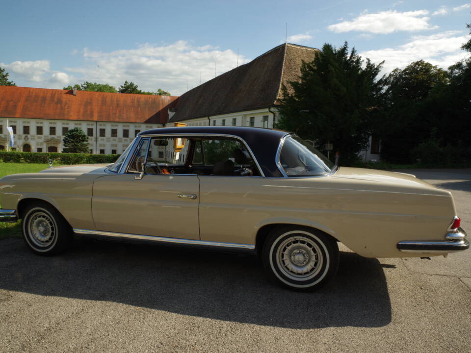 Image 22/73 de Mercedes-Benz 280 SE (1969)