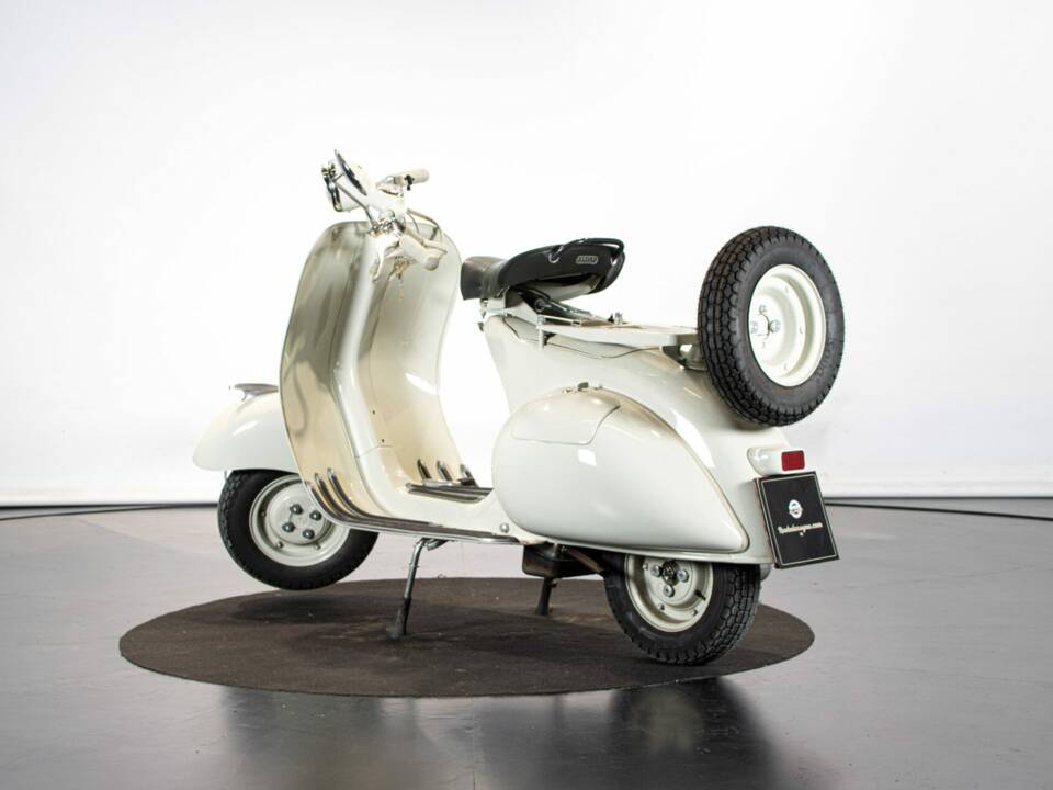 Image 2/50 of Piaggio Vespa 150 "Struzzo" VL (1956)