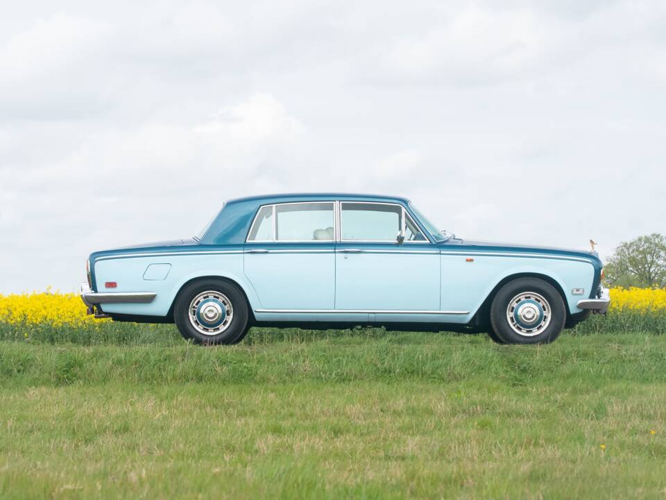 Image 14/50 of Rolls-Royce Silver Shadow I (1976)