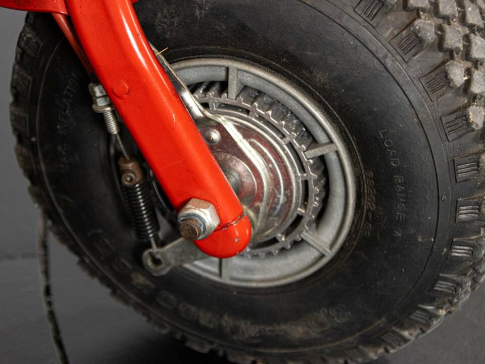 Image 47/50 de Quasar DUMMY (1983)