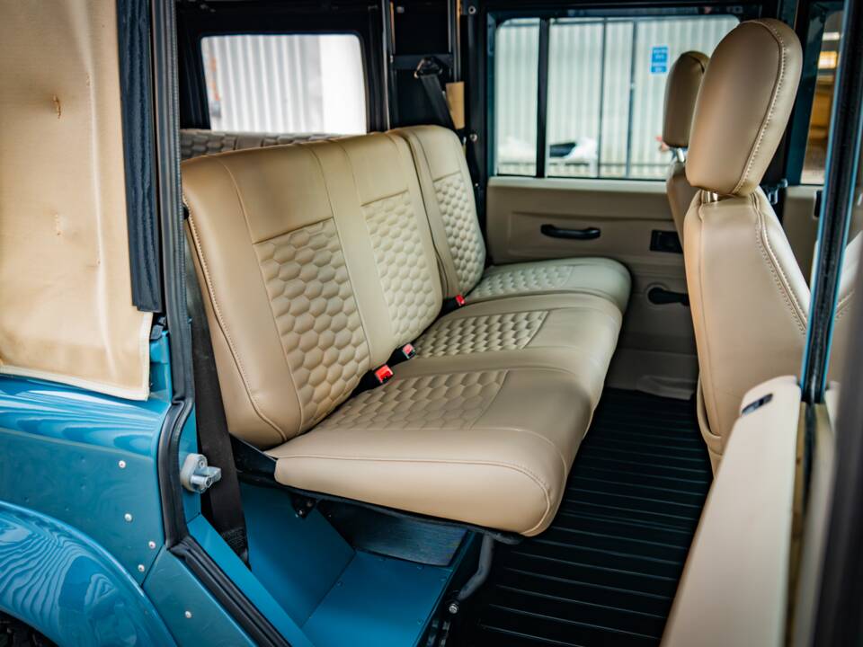 Bild 22/32 von Land Rover Defender 110 300Tdi (1997)