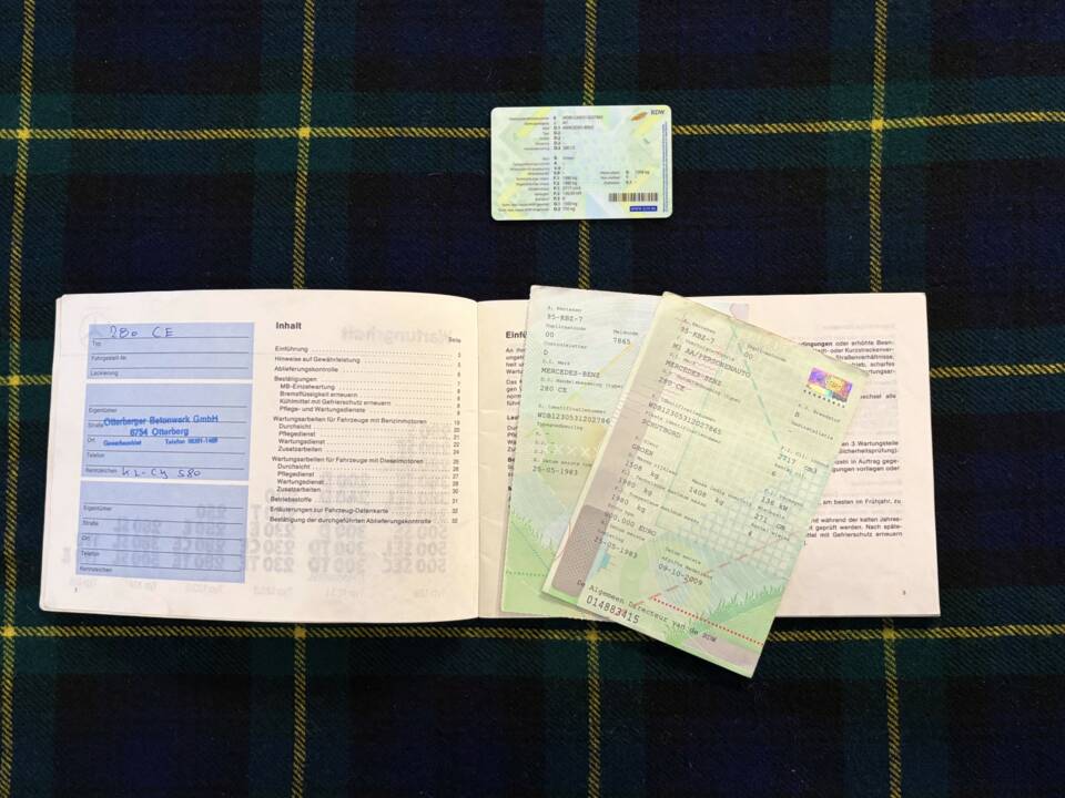 Afbeelding 13/35 van Mercedes-Benz 280 CE (1983)