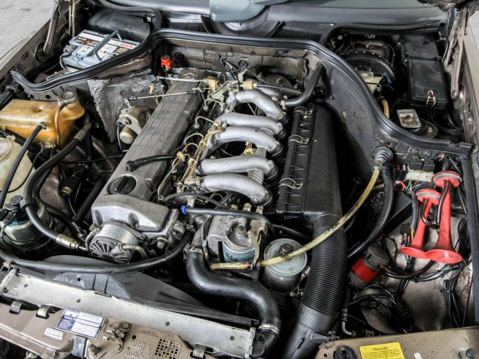 Image 38/50 of Mercedes-Benz 300 TD (1986)