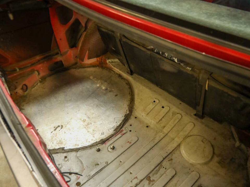 Image 35/50 de Alfa Romeo 75 3.0 V6 QV (1990)