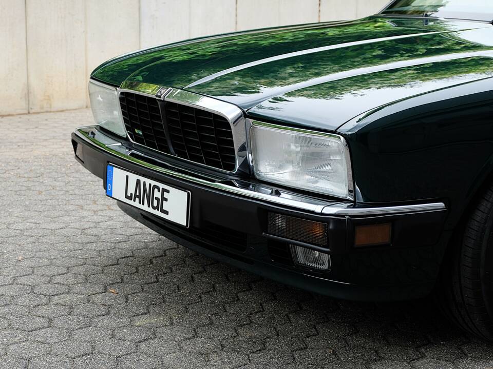 Image 15/77 de Jaguar XJ 40 (XJ-R) (1993)