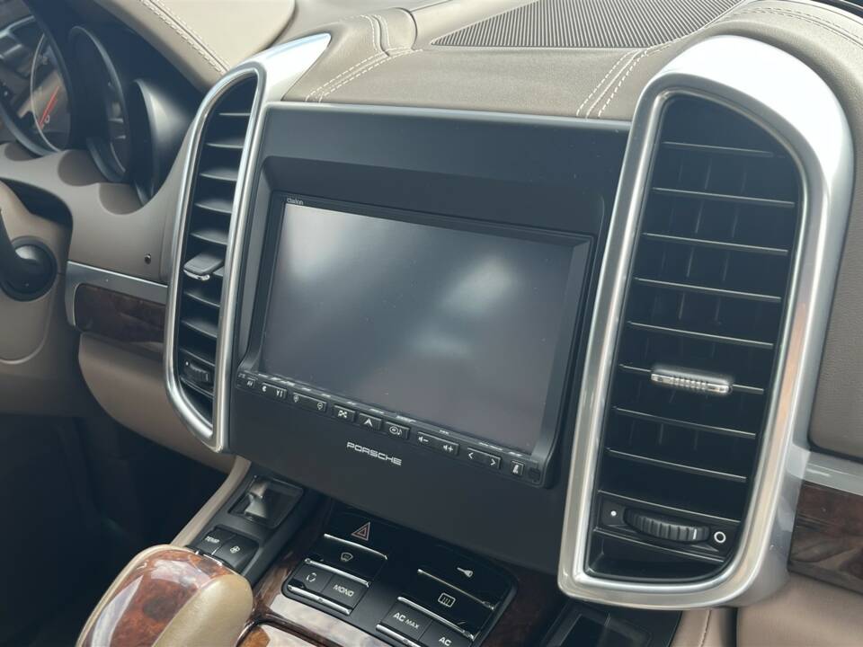 Image 16/51 de Porsche Cayenne Turbo (2011)