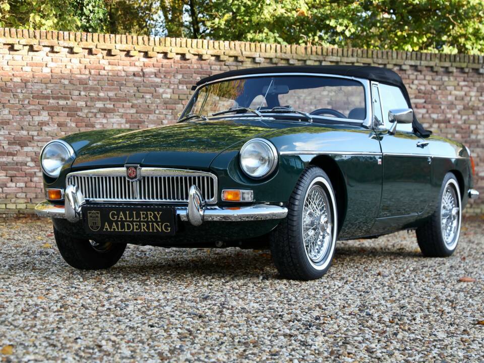 Image 17/50 of MG MGB (1974)