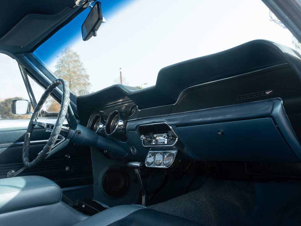 Image 40/50 of Ford Mustang 200 (1967)