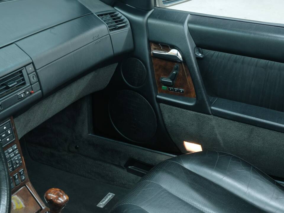 Image 49/50 of Mercedes-Benz SL 500 (1994)