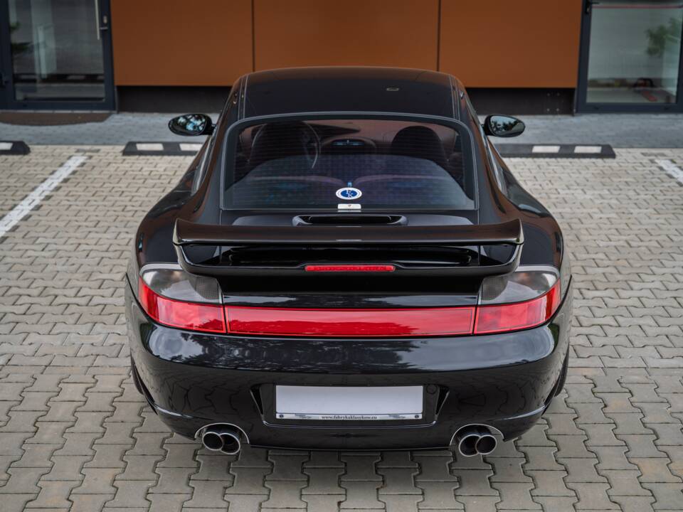 Image 2/63 of Porsche 911 Carrera 4S (2004)
