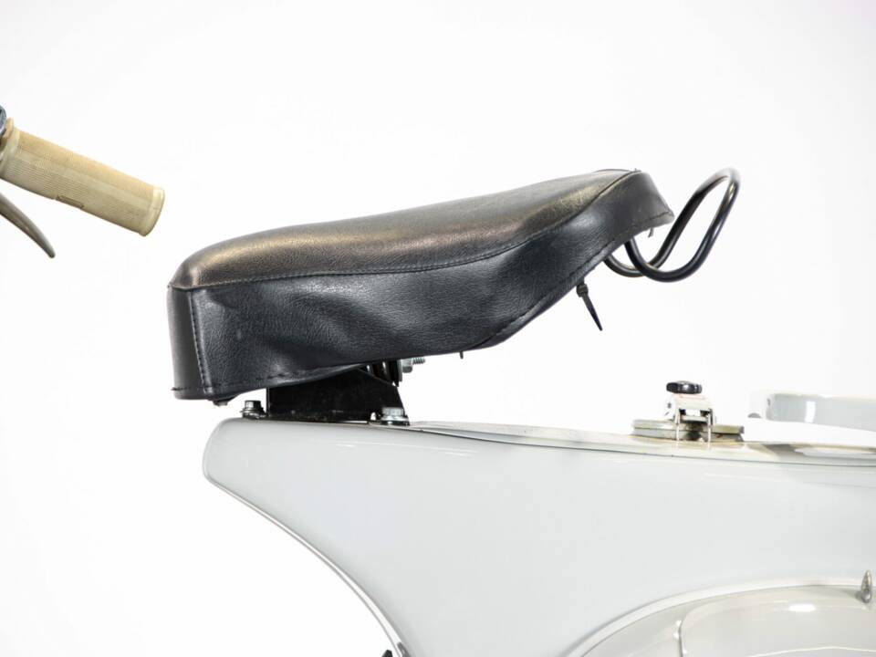 Immagine 28/50 di Piaggio Vespa 125 (1959)