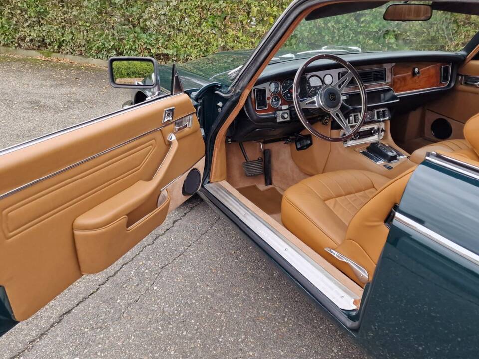 Image 16/30 of Jaguar XJ 6 C 4.2 (1976)