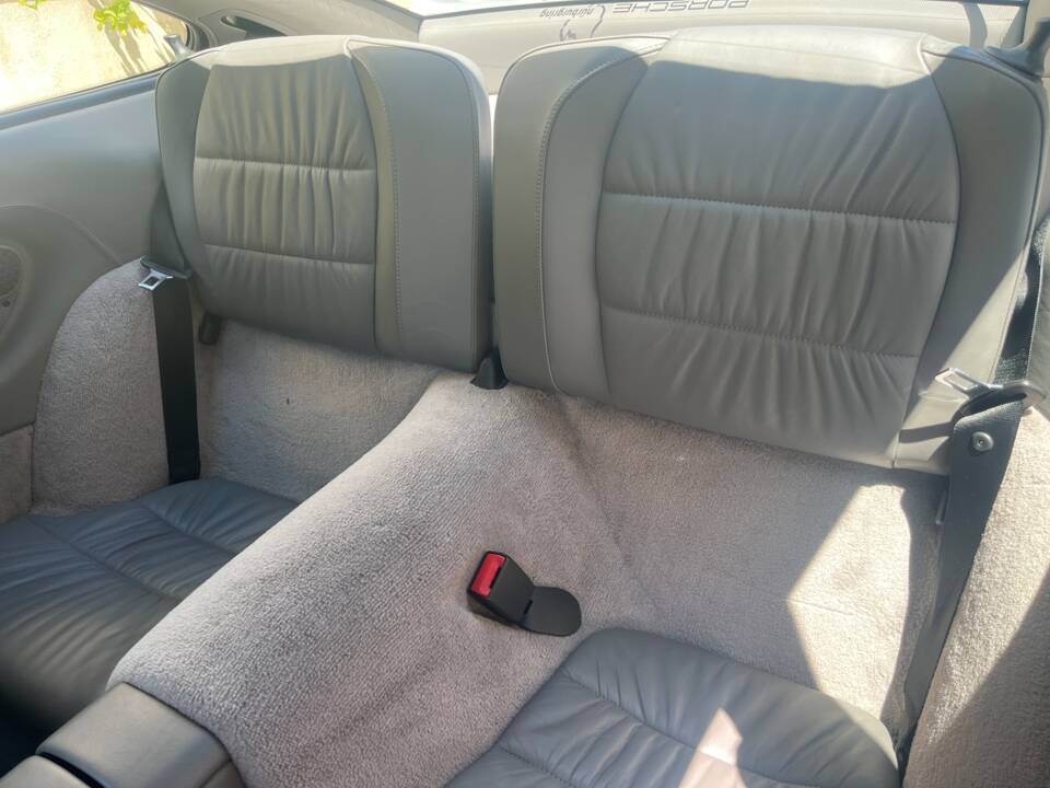 Image 19/39 of Porsche 911 Carrera 4S (2002)