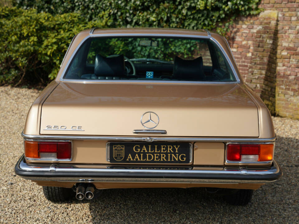 Image 27/50 of Mercedes-Benz 250 CE (1972)