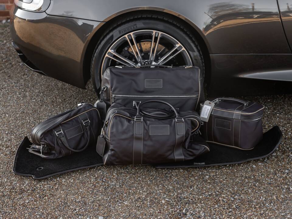 Bild 18/79 von Aston Martin DB 9 GT Volante (2017)