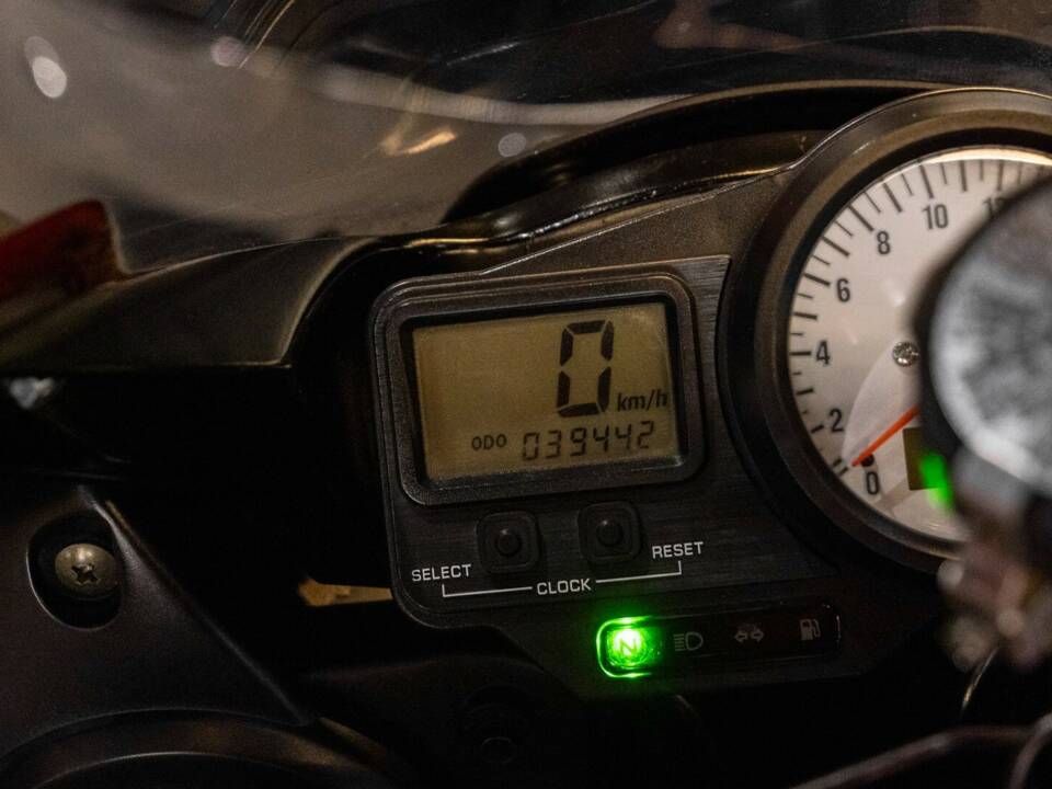 Image 38/49 of Yamaha YZF 600 R6 (1999)